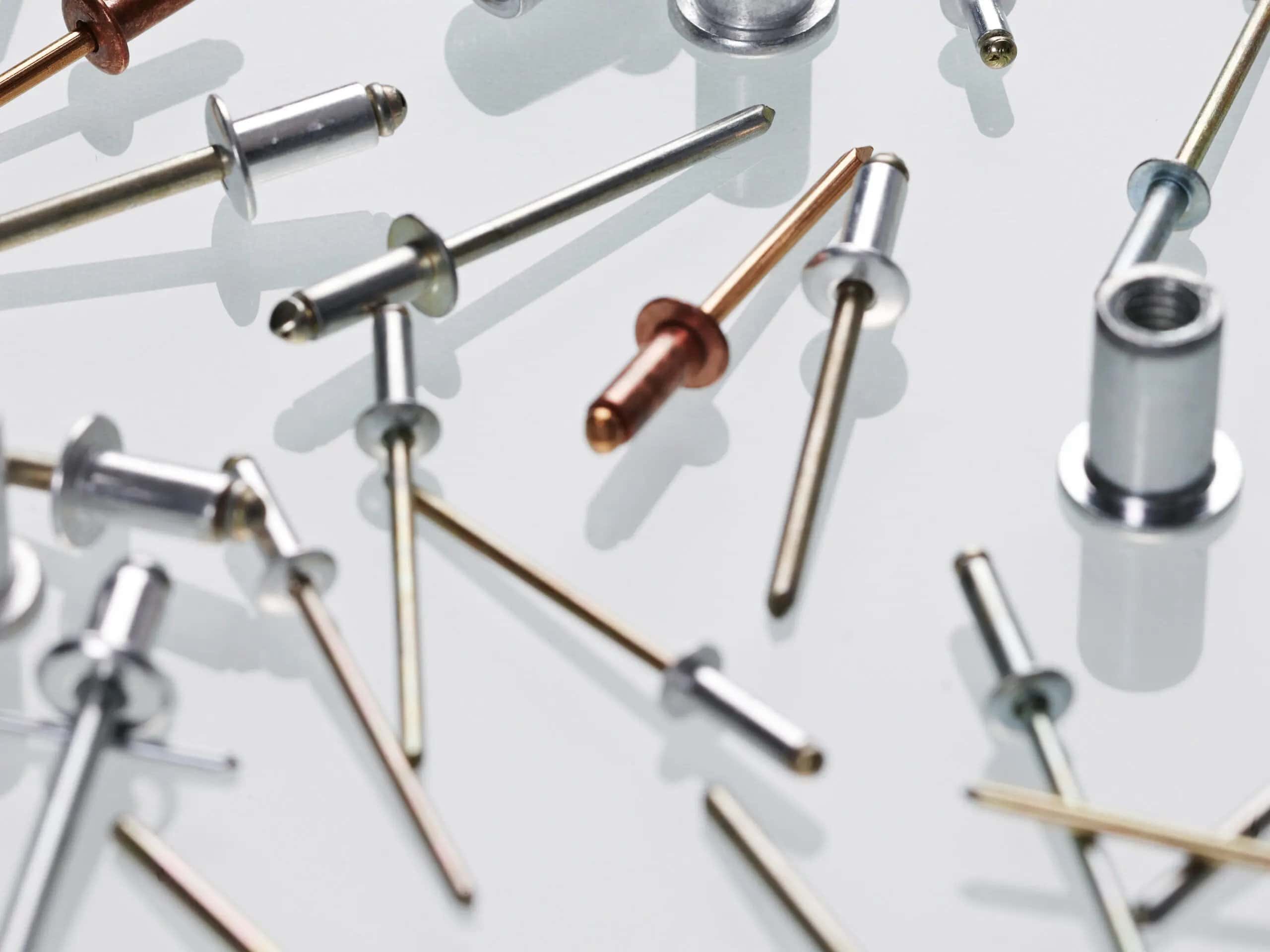 다양한 유형의 리벳 및 일반적인 응용 분야 - 중국의 맞춤형 고정밀 CNC 부품 제조업체 - HM